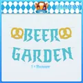 Pancarta Beer Garden de purpurina azul con pretzels dorados para fiesta Oktoberfest - Estilo de Pancarta con Purpurina Oktoberfest