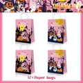 Set van 12 roze papieren Halloween-cadeautassen met handvatten en leuke illustraties - Kraftpapieren Tassen Met Handvat / [productkenmerken] Dit Product Is Een Set Papieren Cadeautassen Met Halloween-thema Naar Schatting 12 Stuks (aangegeven Met 12x Op De Afbeelding). De Tassen Zijn Roze Met Rijke Halloween-illustraties Op De Voorkant Zoals Pompoenen Spoken Heksen Kastelen En De Decoratieve Tekst "happy Halloween". Ze Hebben Witte Papieren Gedraaide Touwgrepen En Een Stevige Structuur. [visuele Presentatie] De Afbeelding Combineert De Platte Weergave Van Het Product Met De Decoratieve Achtergrond Waarbij Vier Papieren Tassen Naast Elkaar Worden Getoond. De Beeldkwaliteit Is [hoog] Met Een Fijne Beeldkwaliteit En Een Gemiddelde Kleurverzadiging. De Esthetiek Is [gemiddeld] Met Een Algemene Score Van [72]. Het Belangrijkste Minpunt Is Dat De Decoratieve Illustratie Bovenaan Te Groot Is Wat Een Ietwat Benauwd Gevoel Geeft. [tekstinhoud] De Tekst Is Verdeeld In Twee Delen: "happy Halloween" En "rip" Op De Tas Behoren Tot [product_text] En Zijn Niet Bewerkt; De Tekst "hoeveelheid" En "12 X Papieren Tassen" Bovenaan En Onderaan Zijn Afkomstig Van [en_marketing] De Engelse Productbeschrijving En Is Direct Goedgekeurd. 【logistiek Label】geen 【risico Op Inbreuk】productinbreuk: Geen Maakt Gebruik Van Gangbare Halloween-cartoonelementen. Inbreukkans [01]. Achtergrondinbreuk: Geen. 【productparameters】product: Papieren Tassen; Aantal: 12; Thema: Halloween.