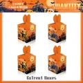 Detalle de cajas de dulces naranjas para Halloween con ilustraciones de calabaza y castillo - Caja de joyería en forma de manzana