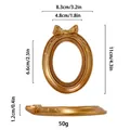 Detailopname van vintage gouden ovale fotolijst met strikornament en parelstructuur - Strik En Ovalen Stijl