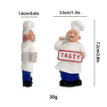 Vues de face et de profil d'un aimant de frigo chef 3D avec dimensions précises en cm - Savoureux