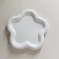 Minimalistisches weißes Harz-Blumen-Tablett für Schmuck mit mattem Oberflächenfinish - Weiße Blume
