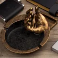 Kreativer Aschenbecher aus Bronze mit Handskulptur auf Schreibtisch im Vintage-Stil - Hand-Aschenbecher (Mit Handyhalter) / Bronze (Gold)