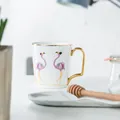 Tazza in ceramica con fenicottero, manico e bordo dorati, design elegante da colazione - Motivo Fenicottero