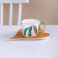 Tasse à café en céramique style européen avec anse aile dorée et motifs plumes - Style Plume A