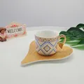 Tasse à café géométrique en céramique avec soucoupe coeur dorée et motifs losanges - Style Losange D