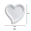 Maße der herzförmigen weißen Schmuckschale mit einer Höhe von 10 cm und Breite von 9,5 cm - Herzförmig / Weiß