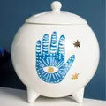 Vaso in ceramica Hamsa bianco con mano di Fatima blu, tre gambe e motivi a stelle d'oro - Mano di Fatima Barattolo Diffusore