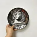 Decoratief keramisch wandbord met Alphonse Mucha-vrouwengezicht in de hand - Klimop Portret Stijl (Model 117) / 8 Inch Met Haak