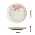 Piatto da colazione in ceramica con fiocco rosa 3D e bordo dipinto su base ondulata - White Ceramic Plate with Pink 3D Bowknot