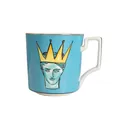 Mug in ceramica azzurra con bordo dorato, ritratto con corona e manico geometrico - Mug Ritratto Corona Ciano (Stile D)