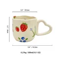 Gedetailleerde afmetingen van 300ml keramische mok met hartvormig handvat en bloemen - Aardbei Kers Bloem