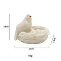 Statuina mini uccello bianco in resina con nido, 2,8x3,5 cm per decoro giardino - Uccello con Nido / Bianco