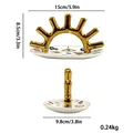 Dimensiones detalladas de la bandeja cerámica y el soporte dorado para joyas - Dorado