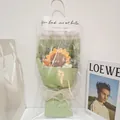 Handgefertigter Häkel-Sonnenblumenstrauß in grünem Papier und klarer Geschenktasche - Limonengrüne Sonnenblume Mit Geschenktüte