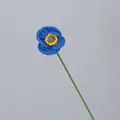 Fleur de pavot au crochet fait main en laine bleu marine avec centre jaune vif - Bleu foncé