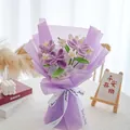 Handgefertigter Häkel-Tulpenstrauß in Lila und Weiß mit Just For You Schleife - Lila
