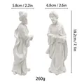 Statue di Pasqua in resina bianca dimensioni 18,2cm viste frontali e laterali - Re Magio Bianco con Regalo (MCD-010)