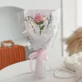 Handgefertigter rosa Häkel-Rosenstrauß mit warmem LED-Licht in eleganter Geschenkbox - Rosa Rose