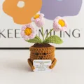 Handgemaakte gehaakte roze tulp plant met een positieve emotionele steun boodschap - 3-Kops Lelietje-van-dalen Roze