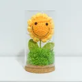 Handgehäkelte Sonnenblume Nachtlicht mit LED-Kette im Glaskuppel mit Korksockel - Smiley Sonnenblume