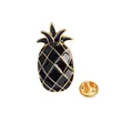 Dettaglio ravvicinato di una spilla smaltata ad ananas con finitura nera e oro - Stile Ananas Nero Oro (XZ0157)