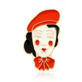 Pin's émaillé fille rétro avec béret rouge et nœud papillon sur socle en métal doré - Portrait / Fille au chapeau rouge (XZ0417)