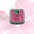 Roze retro weegschaal emaille speld met DON'T PANIC tekst op roze tegels - Roze (XZ0572)