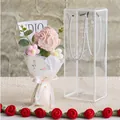 Bouquet d'œillets tricotés roses dans une boîte cadeau transparente avec ruban - Oeillet Rose Dégradé Petit Paquet