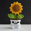 Girasole all'uncinetto fatto a mano con vaso a forma di scheletro e biglietto - Girasole a 6 Petali