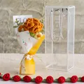Bouquet crocheté à la main fleurs jaunes et oranges dans une boîte cadeau transparente - Orange Carnation Small Pack