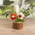 Handgehäkelte Tulpen und Maiglöckchen im rustikalen Holztopf für die Schreibtischdeko - Weiße Geschlossene Tulpe