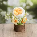 Handgehäkelte Sonnenblume im Topf mit weißen Blütenblättern und rustikaler Holzbasis - Gelber Farbverlauf Rose