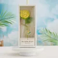Rose jaune tricotée main dans un coffret cadeau blanc avec fenêtre pour enseignant - Jaune