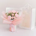 Ramo de rosas y margaritas hecho a mano de ganchillo en bolsa de regalo con lazo - Rosa Rosada (Con Bolsa De Regalo Y Guirnalda)