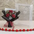 Bouquet de roses rouges au crochet fait main avec un sac cadeau noir élégant - Bouquet Rouge Lot de 3 (Nouveau Rose Rouge 3 Roses - Grande Boîte PET)