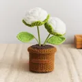 Tulipán de ganchillo hecho a mano con dos flores blancas y etiqueta de Hand Made - Rosa de Dos Cabezas / Blanco