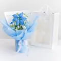Ramo de lirios azules hechos a mano a ganchillo con bolsa de regalo y tarjeta - Lirio Azul (Con Bolsa De Regalo Y Guirnalda)