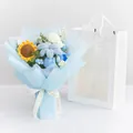 Ramo de flores de ganchillo hecho a mano con lirios azules y girasoles en bolsa de regalo - Tulipán Azul En Flor (Con Bolsa De Regalo Y Guirnalda)