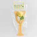 Bouquet di rose gialle all'uncinetto fatto a mano con collana di perle e cuore regalo - Rosa Gialla