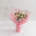 Bouquet de fleurs au crochet fait main avec roses roses et blanches sous papier rose - Fleur Puff Rose - Grande Boîte Cadeau