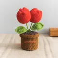 Pianta di tulipani rossi all'uncinetto con base marrone ed etichetta in cuoio - Tulipano Grosso a Doppia Testa / Rosso