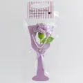 Bouquet de fleurs tricotées violettes avec collier cœur en perles sous emballage cadeau - Light Purple Carnation
