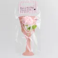 Œillet rose fait main au crochet avec collier de perles et pendentif en cœur - Light Pink Carnation