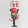 Bouquet de roses rouges au crochet fait main avec sac cadeau et collier de perles - Pivoine Rouge