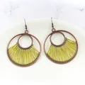 Geometrische Doppelkreis-Ohrringe im Boho-Stil mit gelb und grün gewebten Details - Gelbgrün Gewebter Stil (EAR991-1)