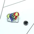 Spilla smaltata mongolfiera colorata con strisce arcobaleno e dettaglio del sole - Mongolfiera (XZ0835)