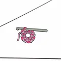 Spilla in smalto fatta a mano con motivo a maglia rosa e grigio e uncinetto - Stile Maglia Rosa e Viola (XZ1305)