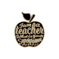 Cartoon-Emaille-Anstecker Lehrer-Apfel in Schwarz und Gold mit kunstvollem Schriftzug - Schwarz