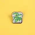 Spilla smaltata avocado toast carina con fette verdi per abbigliamento e borse - Stile Toast all'Avocado (XZ1726)